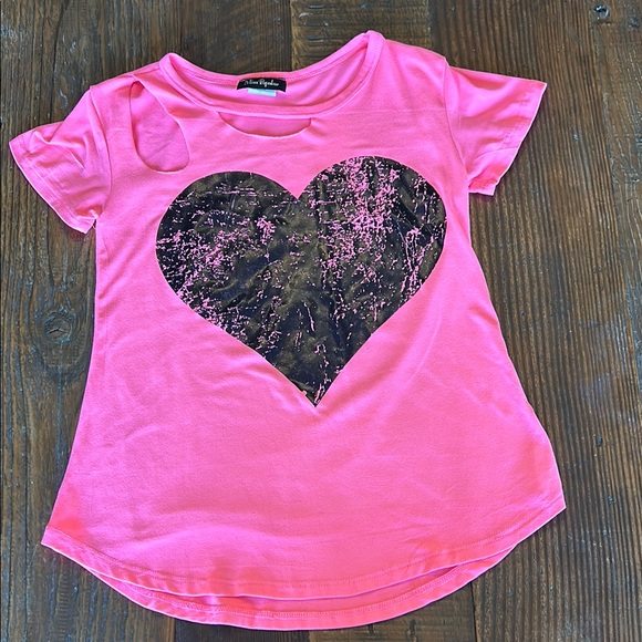 miss popular Other - Pink Heart Graphic Kids T-Shirt